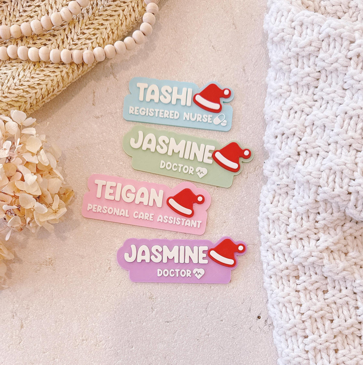 Christmas Name Badge – Personalised Wreath Design, Magnetic or Pin